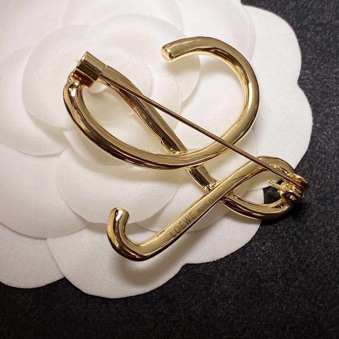 Loewe brooch 12lyw13